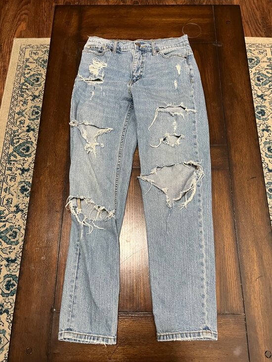 BDG Denim - BDG Mom Jean Light Wash Distressed Denim 25W 28L High Rise Casual Women’s Jeans